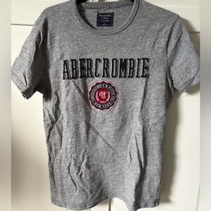 ABERCROMBIE& FITCH Grey logo tshirt Size S